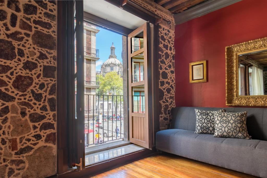 Historic Suite w balconies to Cathedral & Rooftop CASA SAUTO 5 - Tap to explore photos