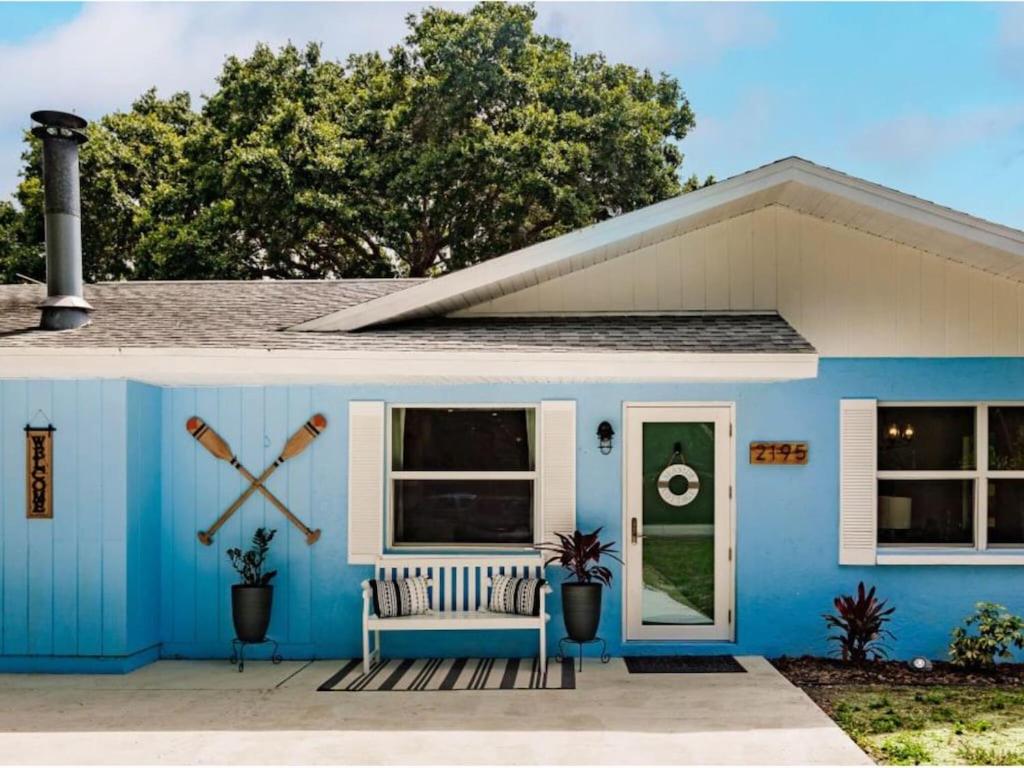 Blue vacation house photo 1