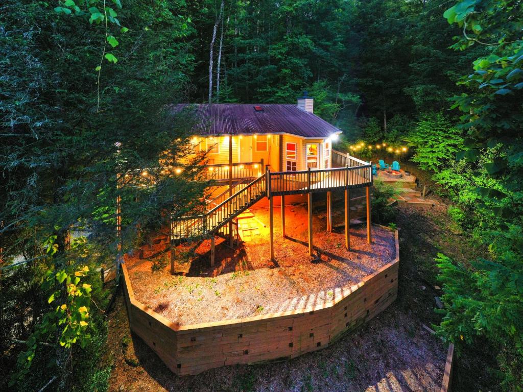 Cozy Cabin Retreat - Hot Tub, Fireplace & Fire Pit image