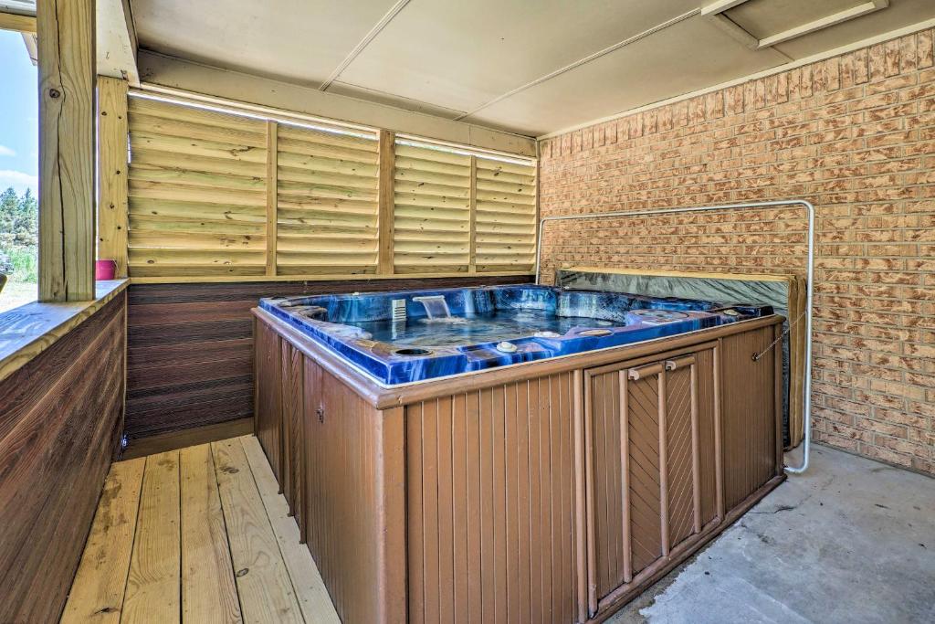 Broken Bow Vacation Rental with Private Hot Tub! photo 1