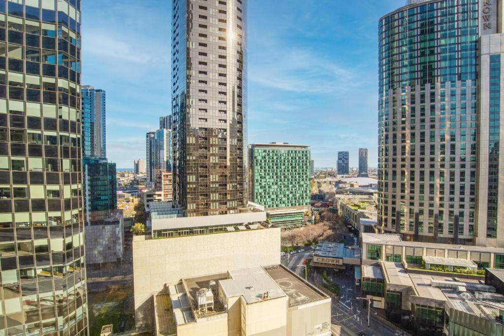 Sophisticated Designer Condo W River & City Views photo 3