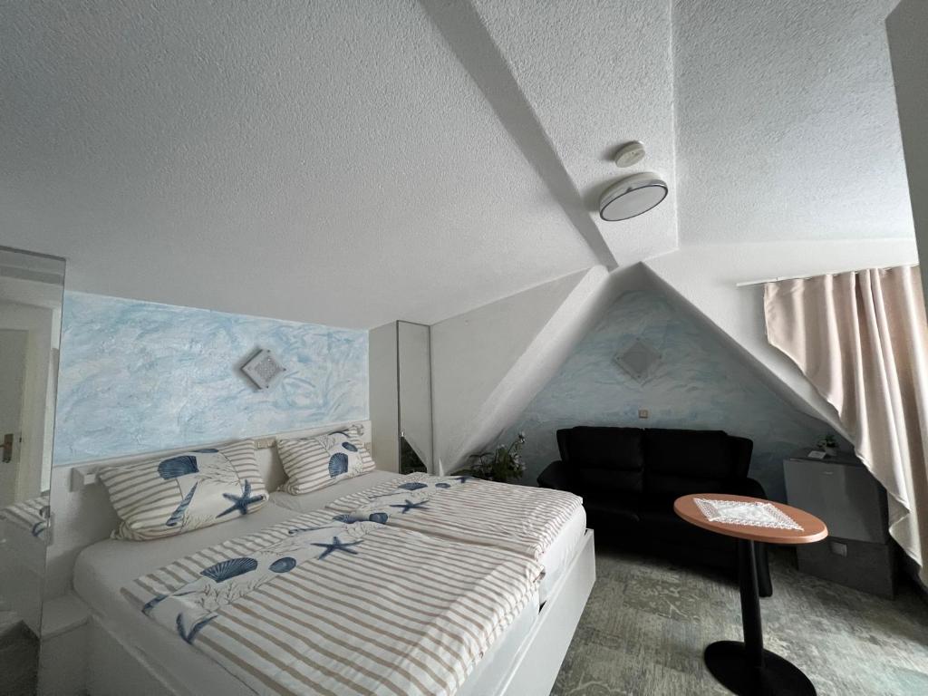 Hotel und Pension Am Burchardikloster photo 4