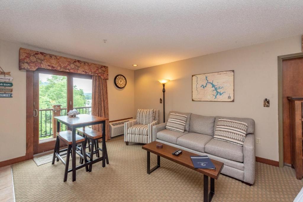 A213 Studio Lake View image