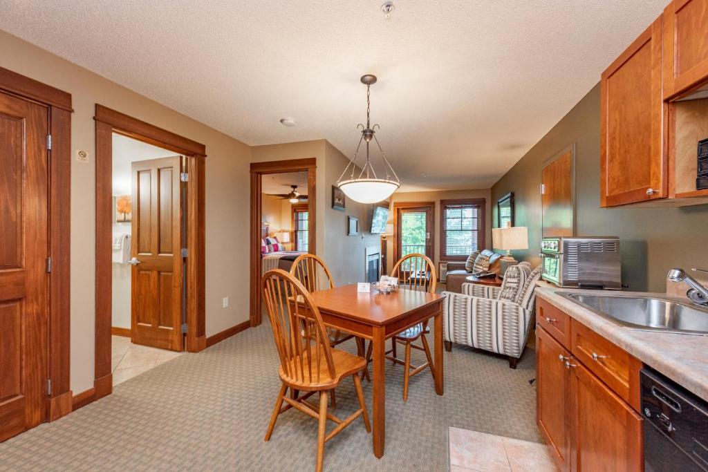 B204 One Bedroom Lake View image