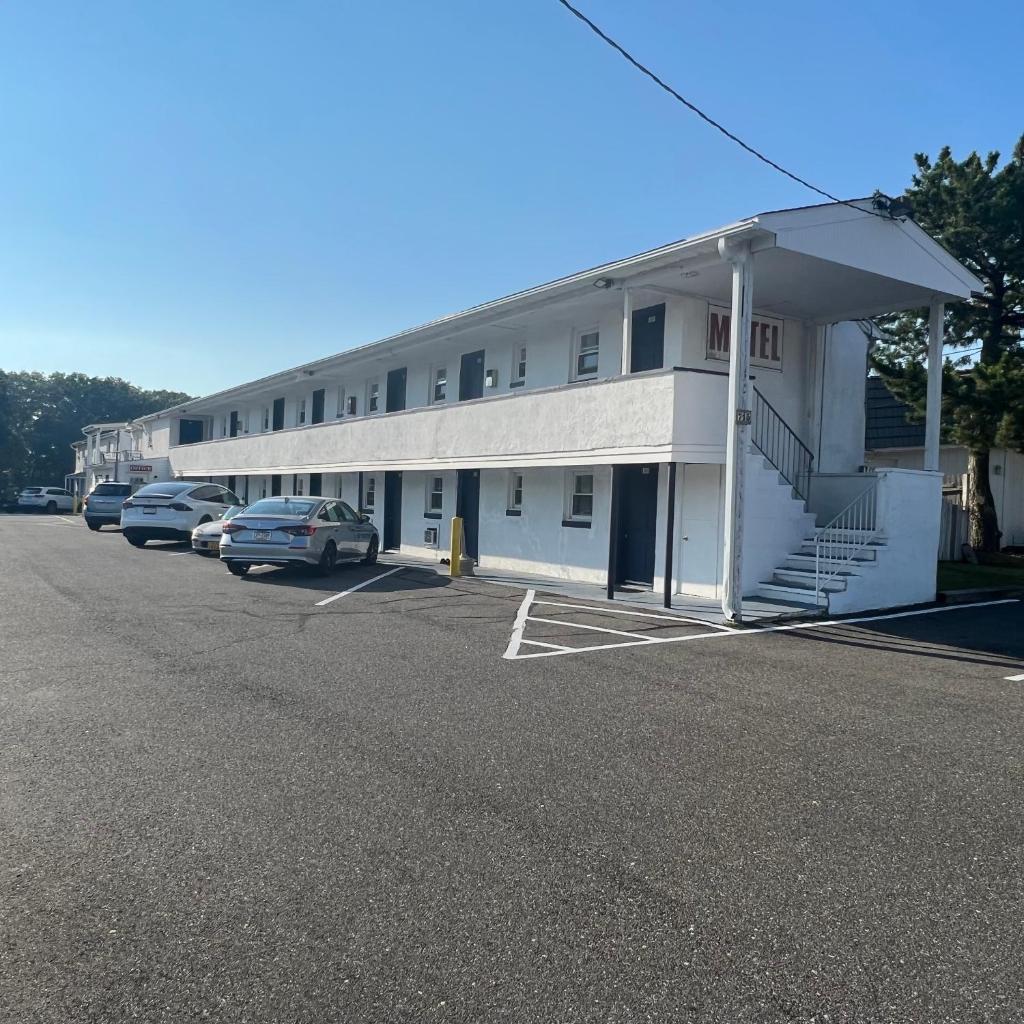 Budget Inn Motel Suites image