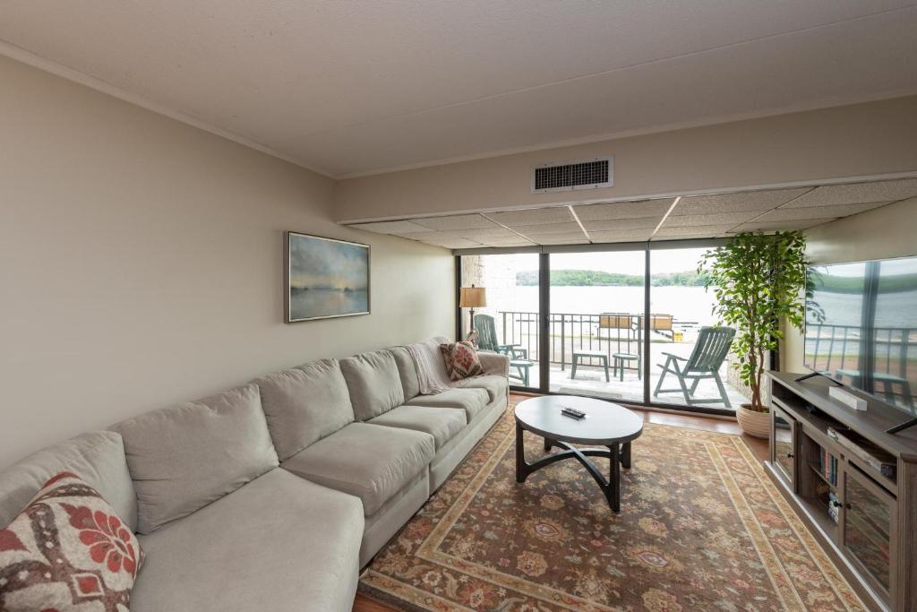 102B One Bedroom One Bath image