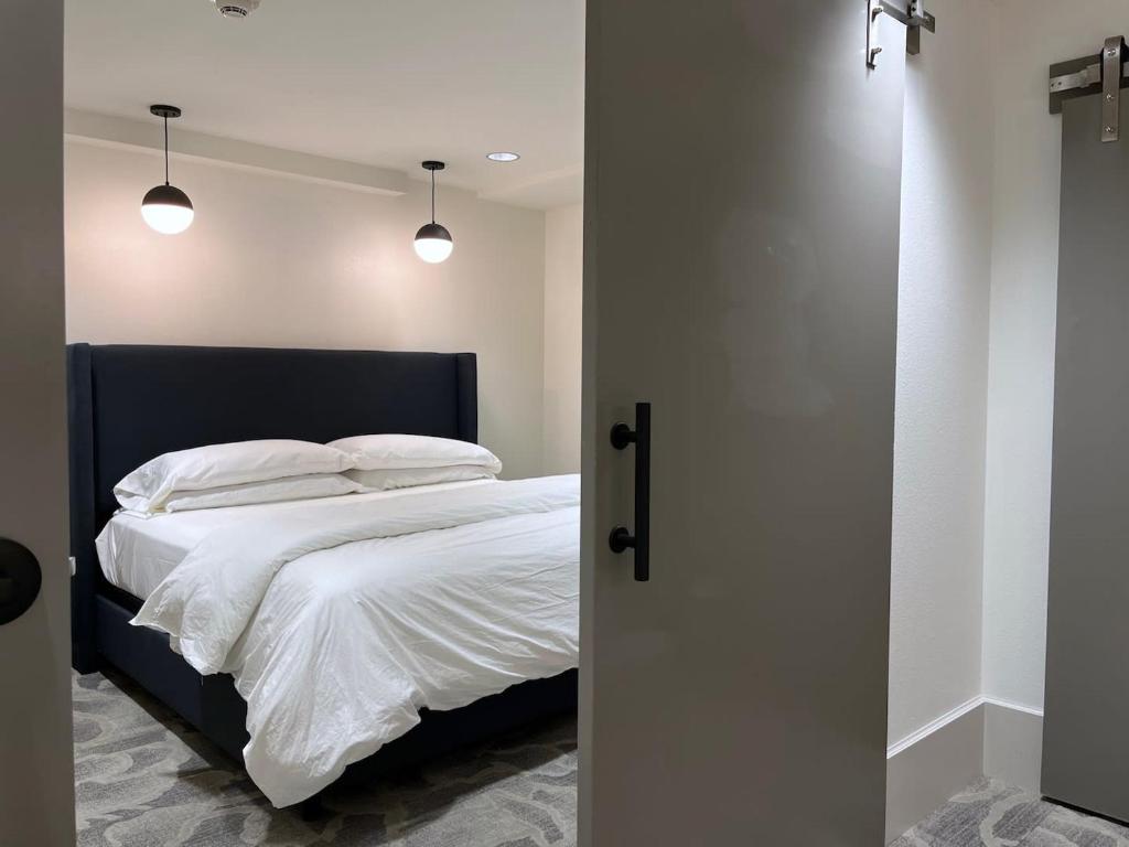 The Thomas Hotel - Garden Suite 2-Bedroom - 01 photo 3