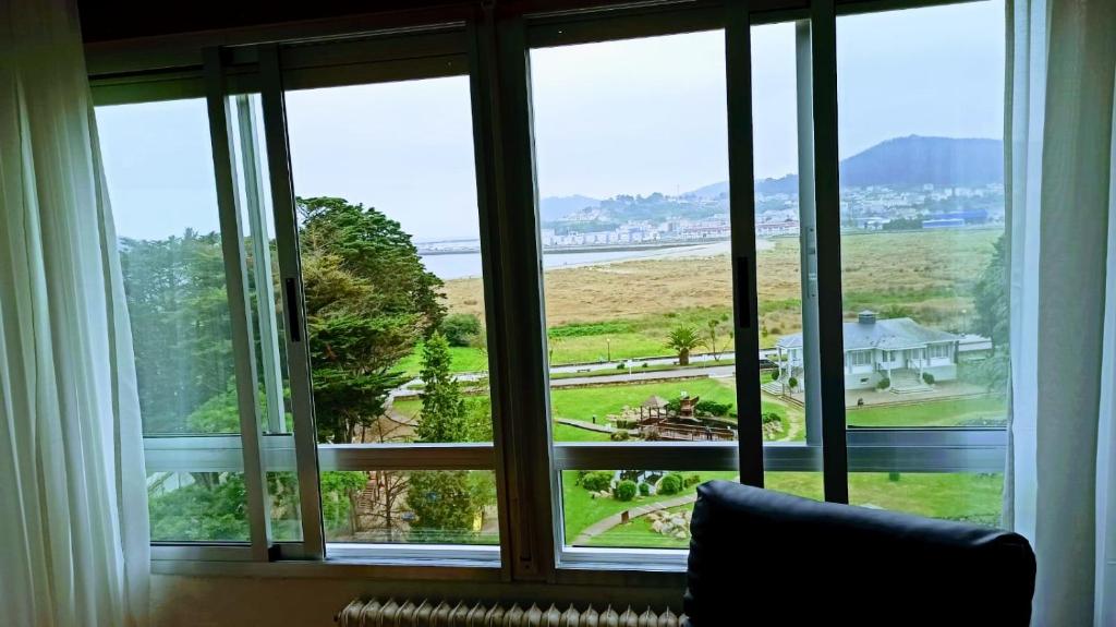 Piso luminoso y acogedor en primera línea de playa Covas Viveiro photo 1
