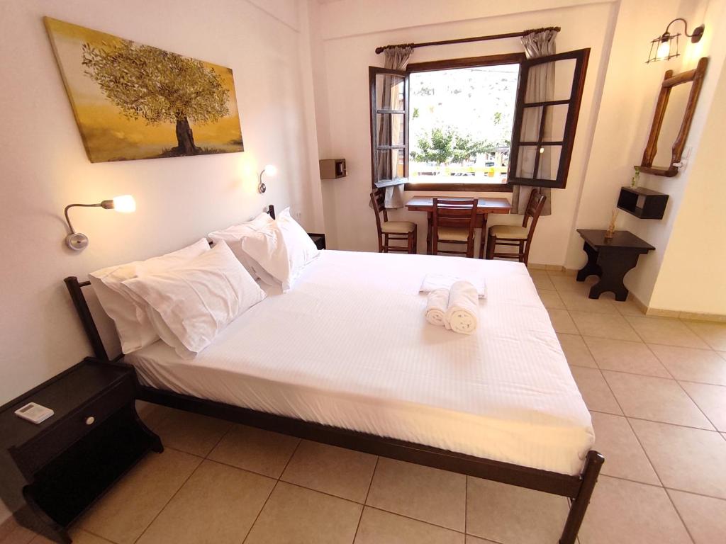 Dedalos n2 Mountain View apartment-30 metres from the beach photo 2