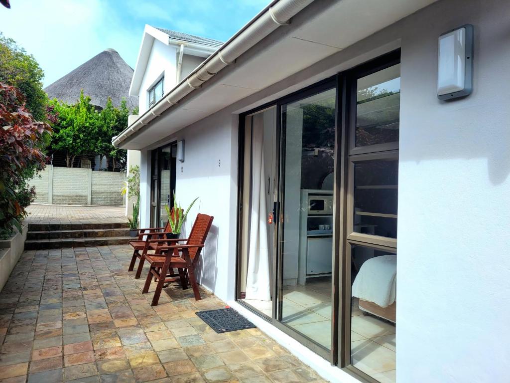 Tropical Seaside Suite 10 photo 4