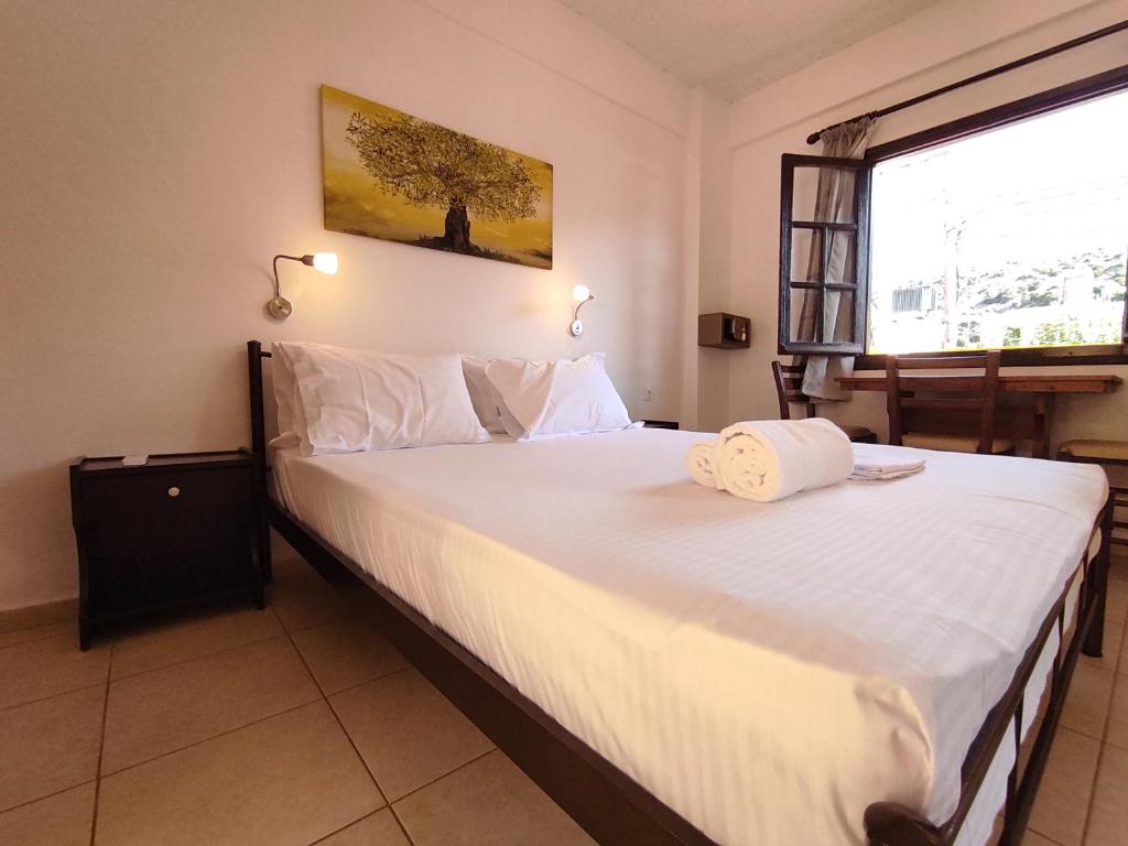 Dedalos n2 Mountain View apartment-30 metres from the beach photo 4