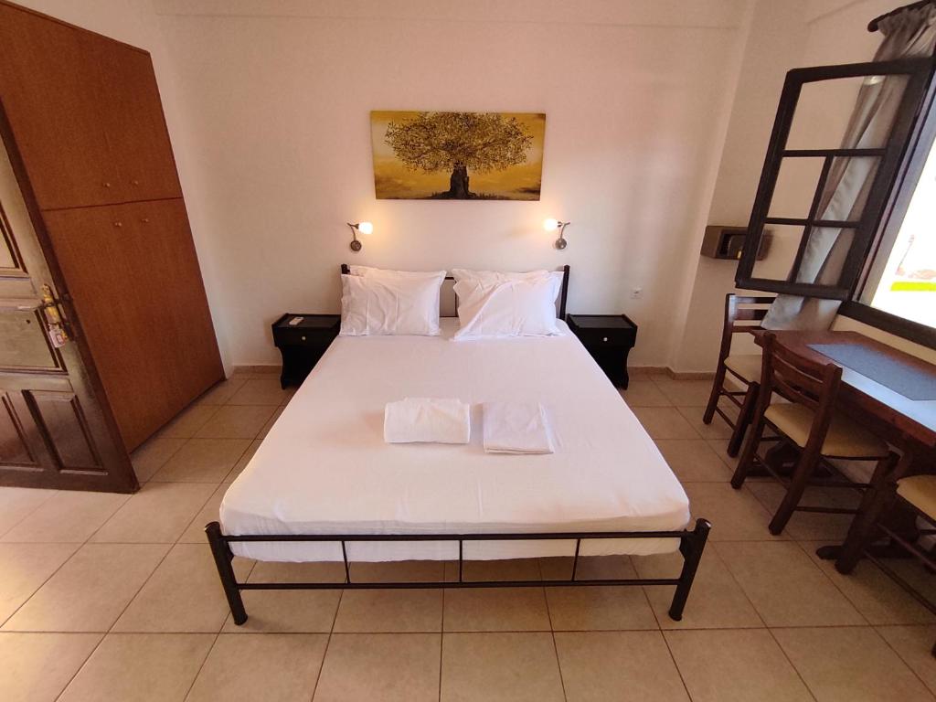 Dedalos n2 Mountain View apartment-30 metres from the beach photo 3