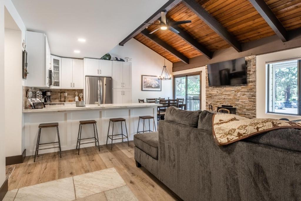 Horizons IV #156 New Luxurious Listing! Fully Remodeled 2 Bedroom Plus Loft 3 Full Bathroom Sleeps 8 photo 2