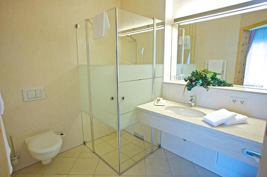 Hotel am Schloßberg Room Type - Deluxe Double Room
