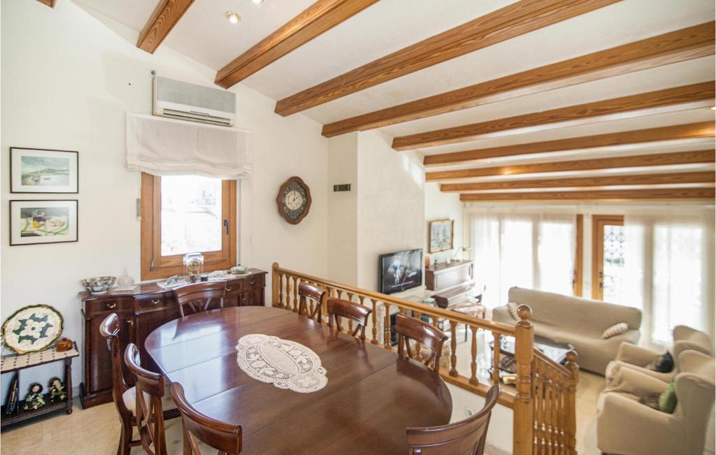 Awesome Home In Santa Cristina Daro With 4 Bedrooms, Wifi And Outdoor Swimming Pool photo 1