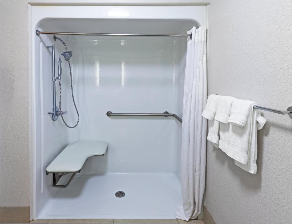 Holiday Inn Express Hotel and Suites Jenks - Tap to explore photos