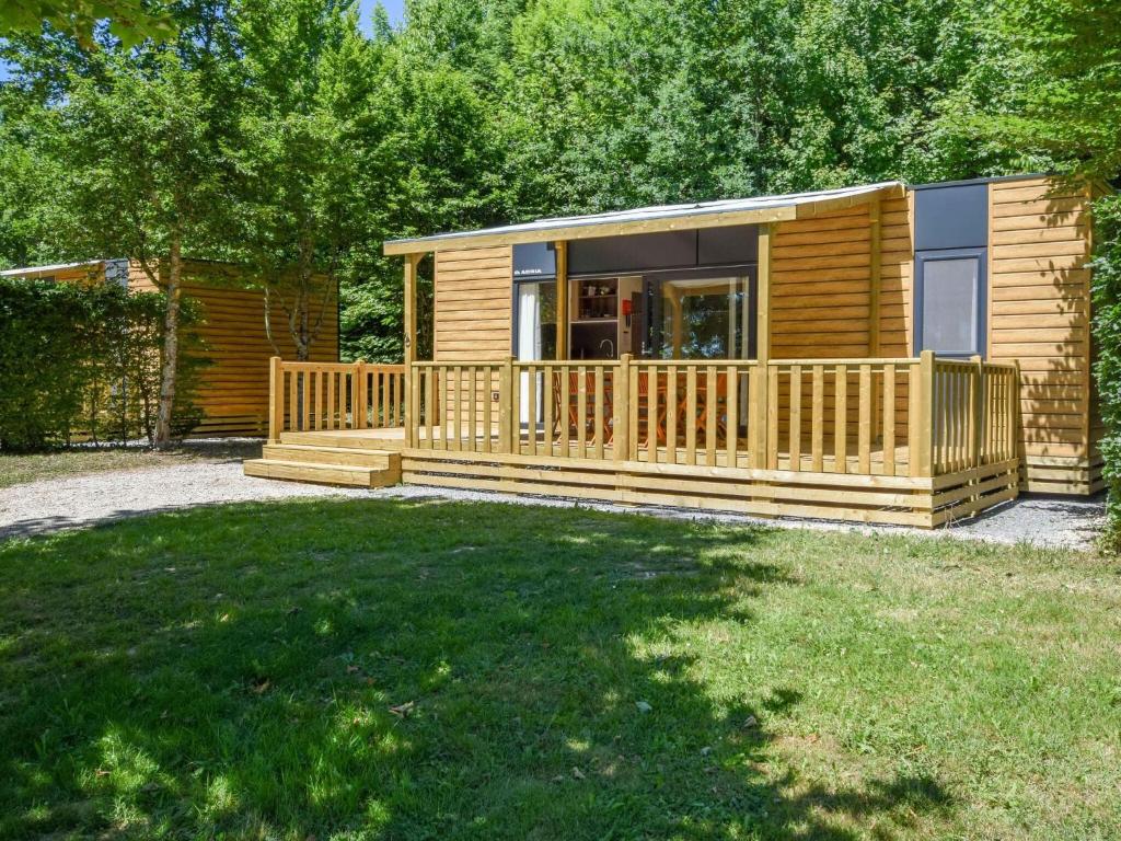 Cottage on the edge of the fishing pond photo 1