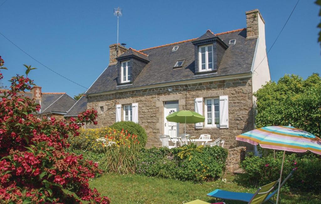 Beautiful Home In Pleubian With 3 Bedrooms And Wifi