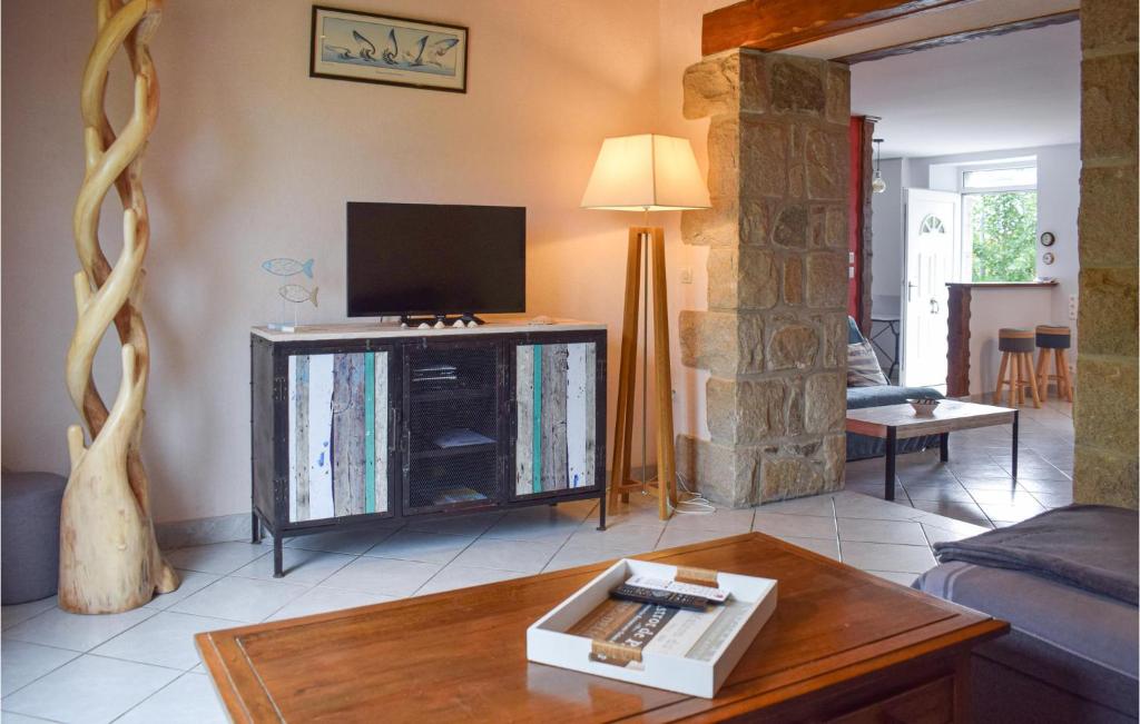 Beautiful Home In Pleubian With 3 Bedrooms And Wifi photo 3
