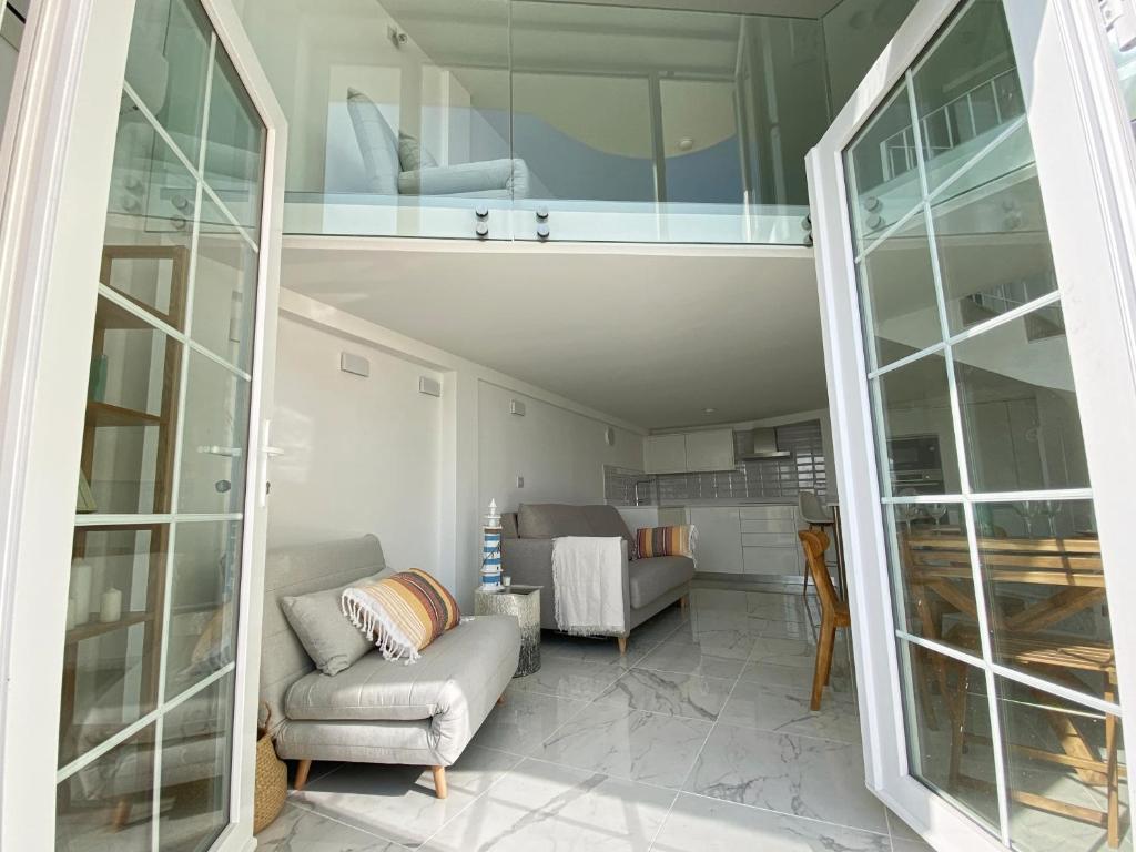 Spectacular Beachfront Duplex on the Mediterranean - Caleta, Catalan Bay photo 3