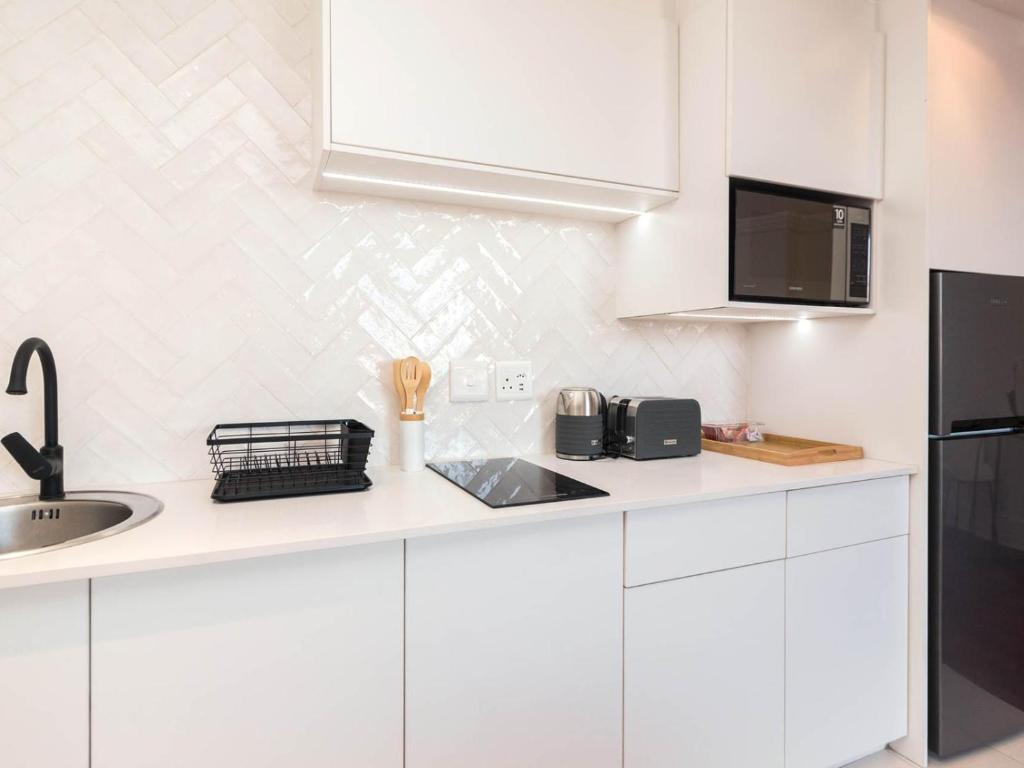 Heriot Properties Units 19 & 20 - Tap to explore photos
