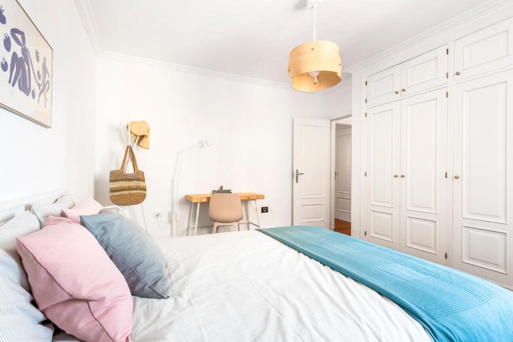 Spacious beach apartment with private parking photo 4