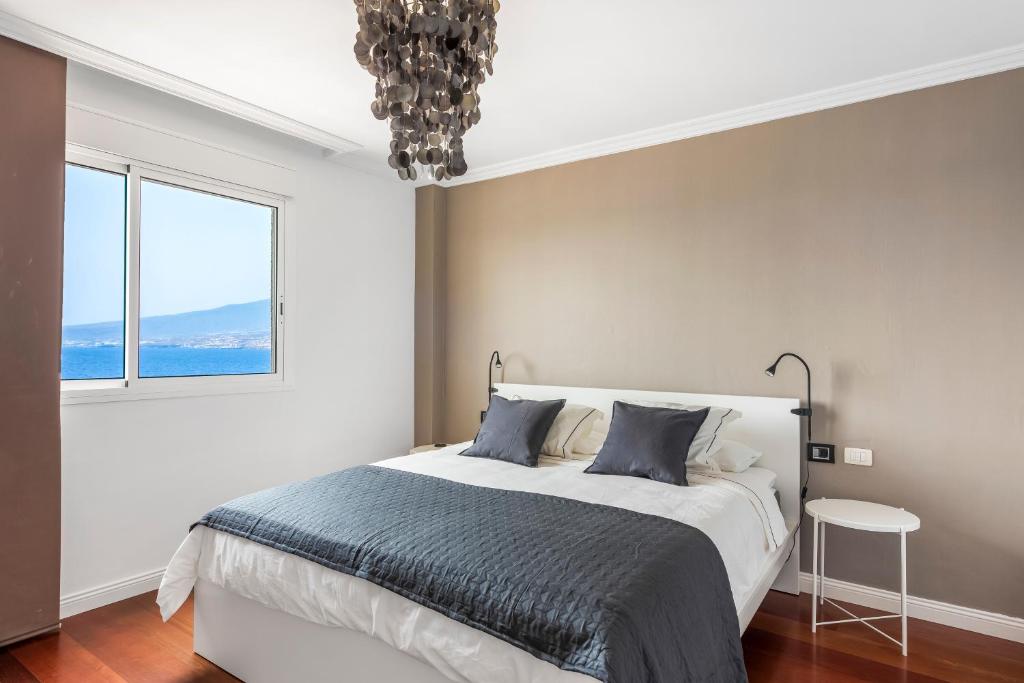 Spacious beach apartment with private parking photo 3