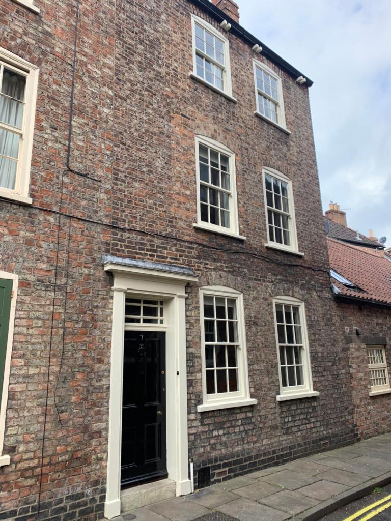 7 Precentor's Court photo 2