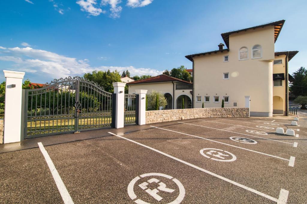 TOSCANINA Garni Hotel photo 3