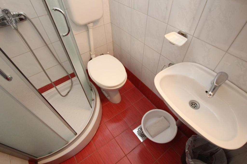 Трехместный (Трехместный номер с балконом и видом на море), Apartments Vila Nikolić