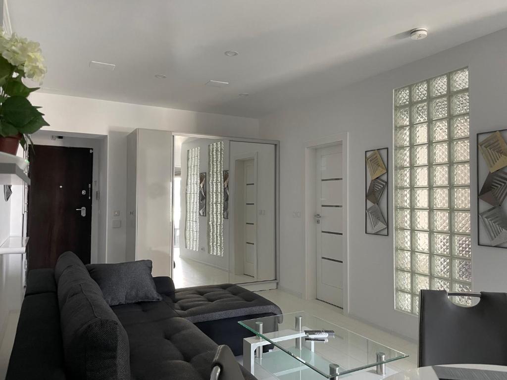 Luxury Westpark 2-Room Apartment Lakeview W5 - Tap to explore photos