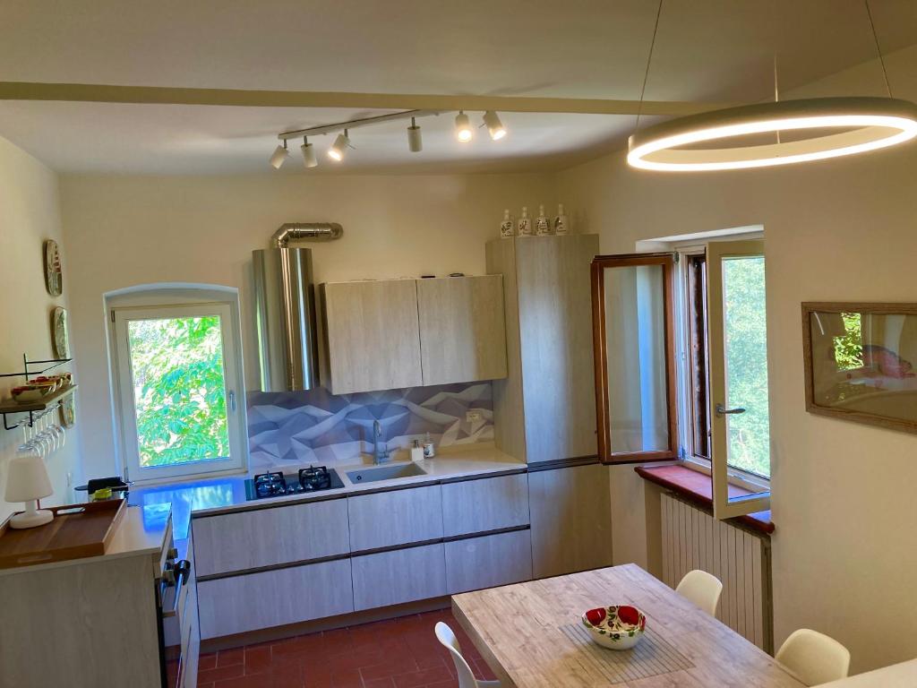 Grove Cottage: Immersed in nature & close to town photo 1