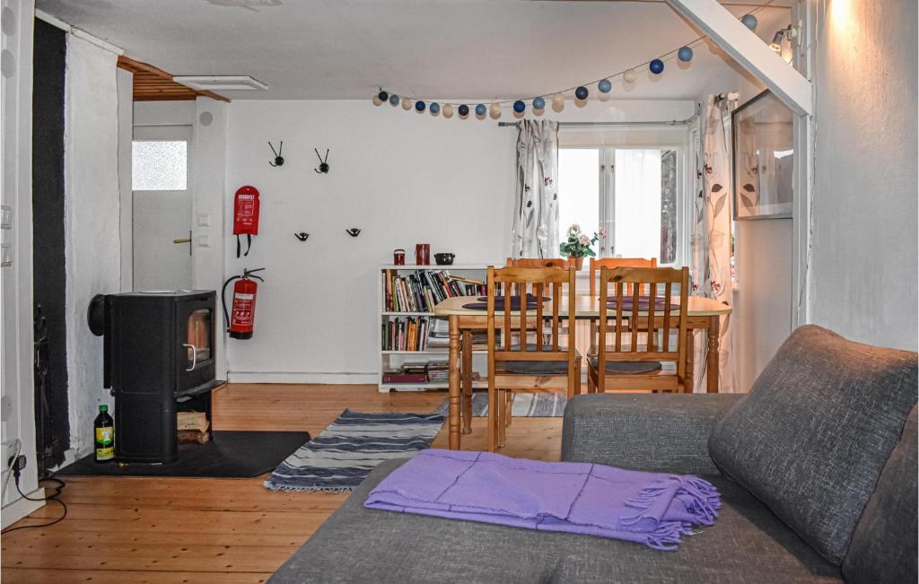 Stunning Home In hus With 2 Bedrooms And Wifi photo 2