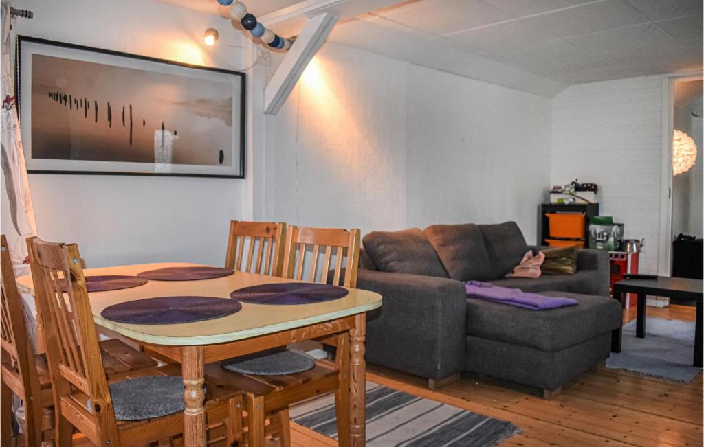 Stunning Home In hus With 2 Bedrooms And Wifi photo 3