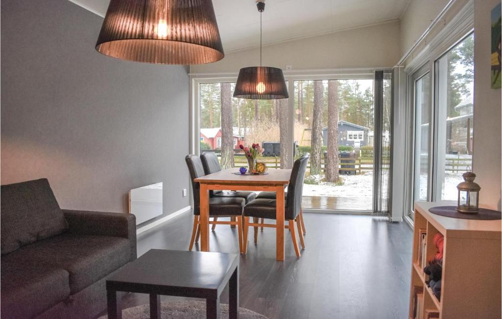 Stunning Home In hus With 2 Bedrooms And Wifi photo 4