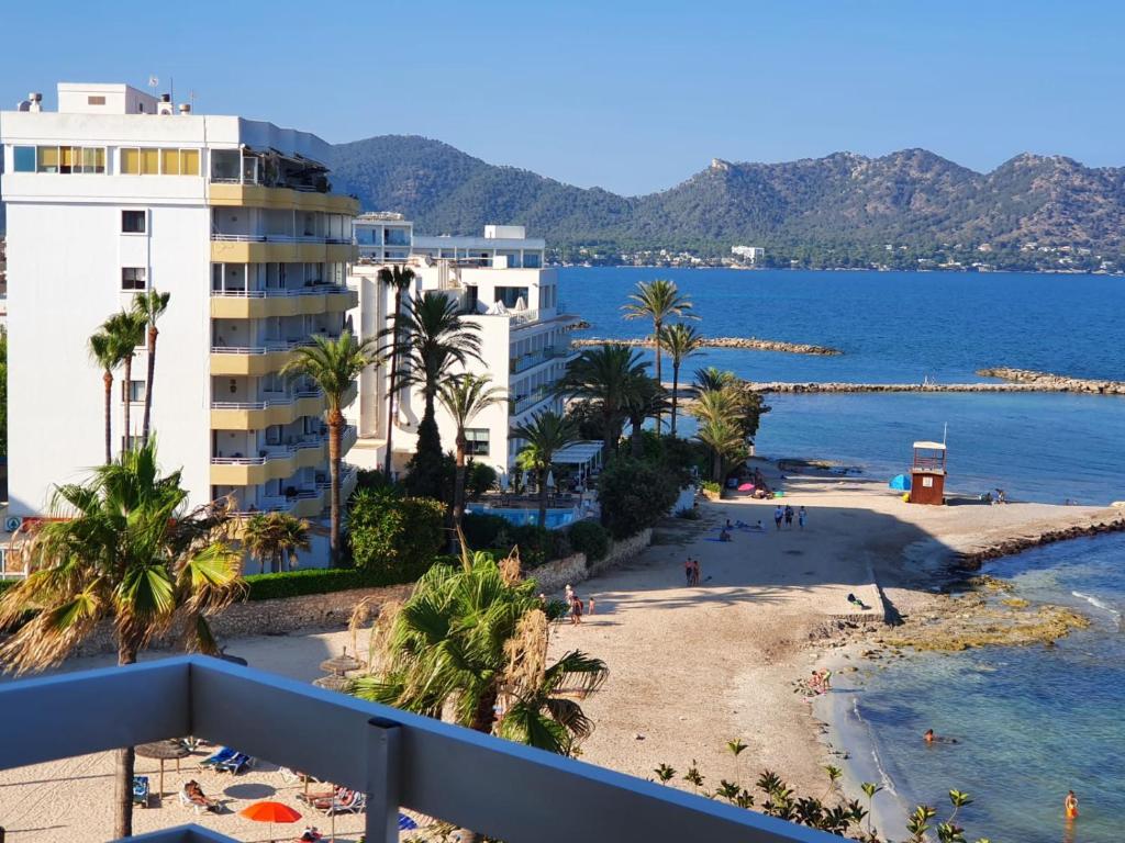 Apartamento Torre Bona - Seafront, 10 meters from the beach! photo 1