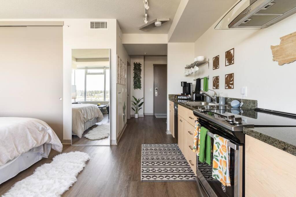 Convenient Downtown Bellevue with Virtual Front Desk photo 1