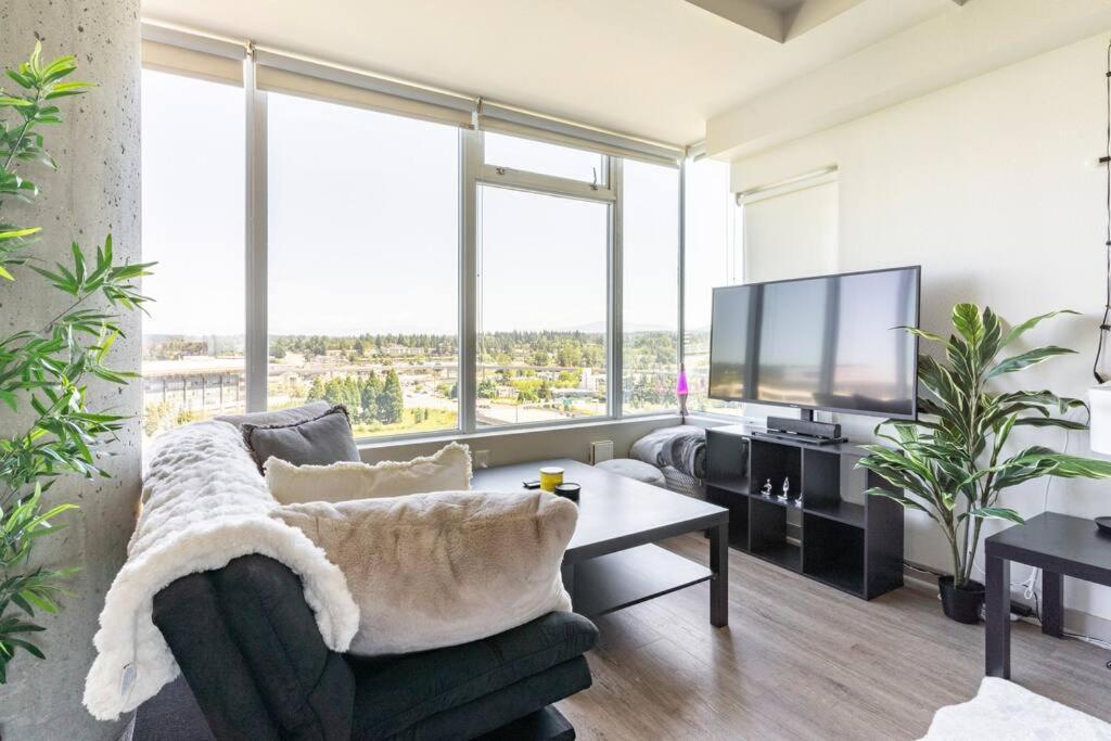 Convenient Downtown Bellevue with Virtual Front Desk photo 4