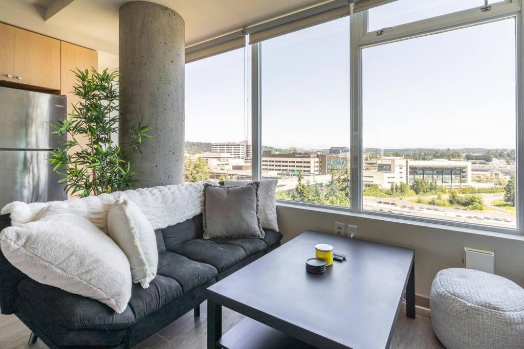 Convenient Downtown Bellevue with Virtual Front Desk photo 3