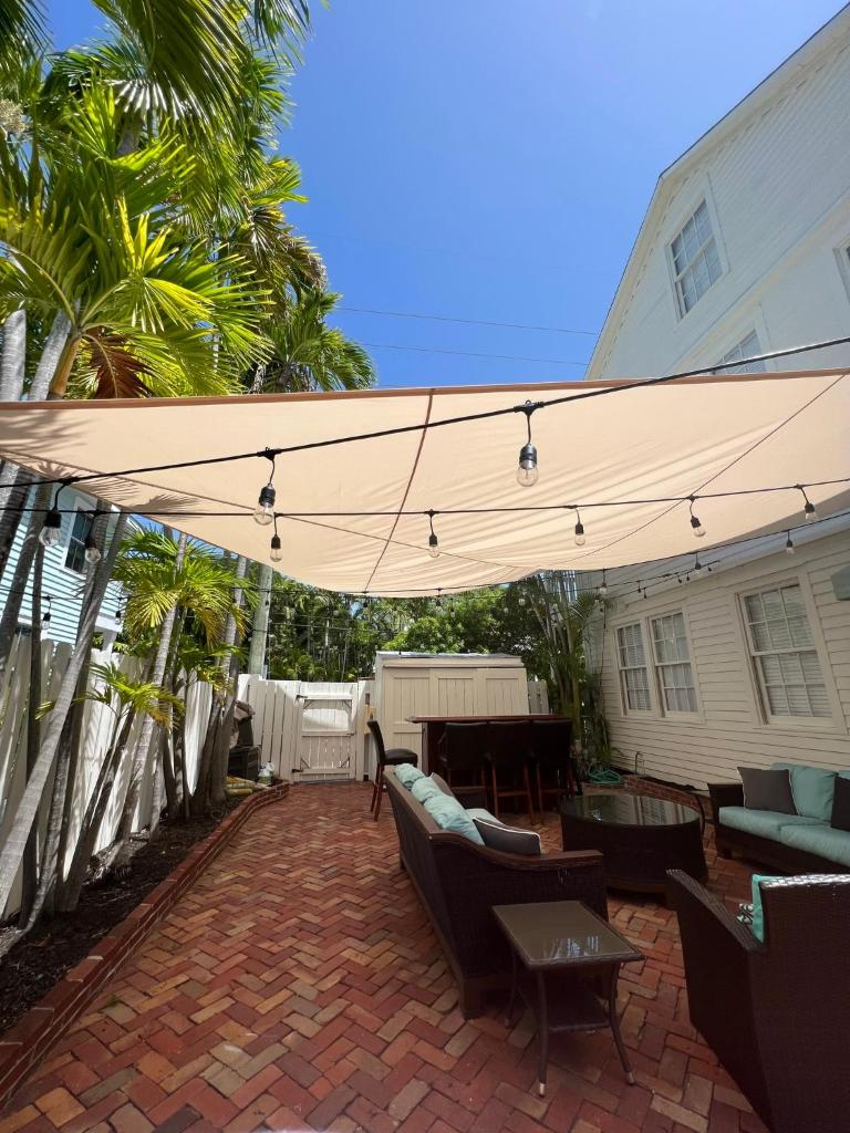 The Porch on Frances Inn - Adults Exclusive photo 3