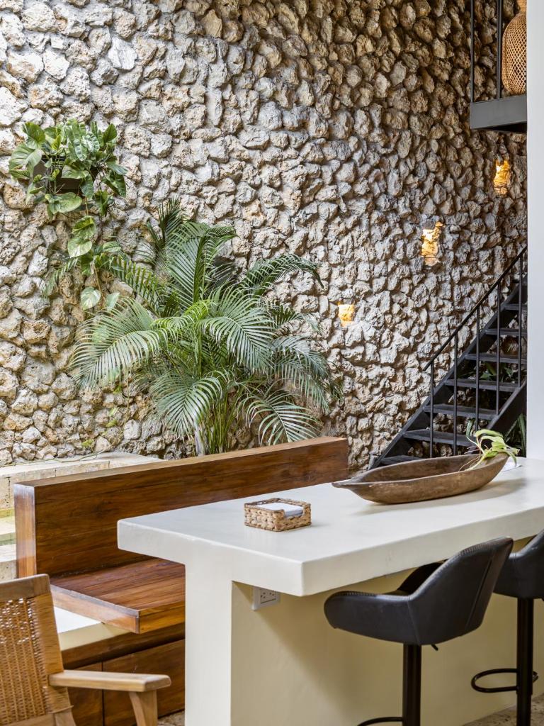 NEW PRIVATE 3 bedroom CASA in the old city with ensuite bathrooms and plunge pool photo 2