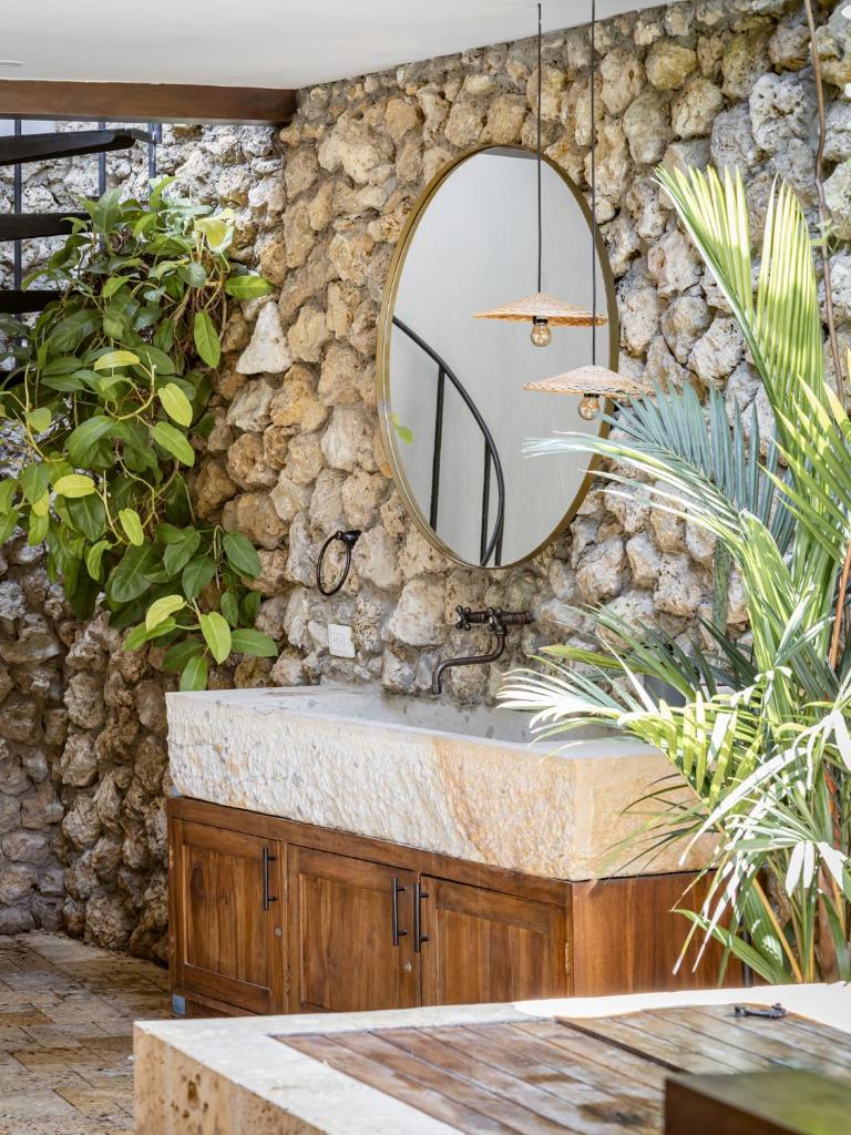 NEW PRIVATE 3 bedroom CASA in the old city with ensuite bathrooms and plunge pool photo 3
