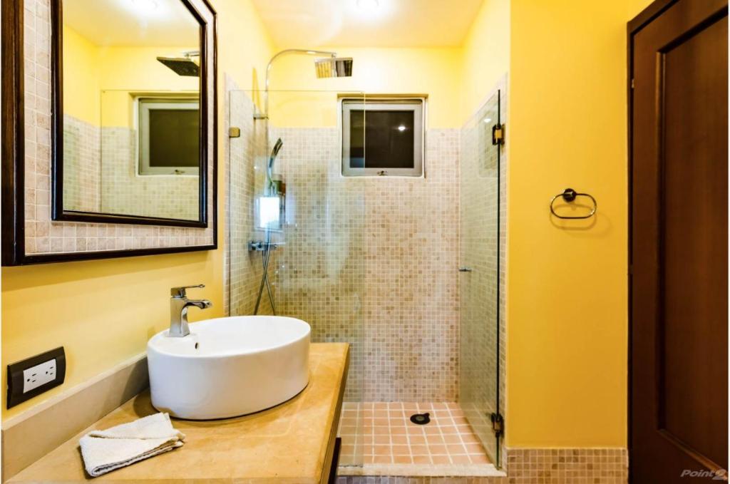 Beautiful Condo wJacuzzi tub Steps to beach photo 3