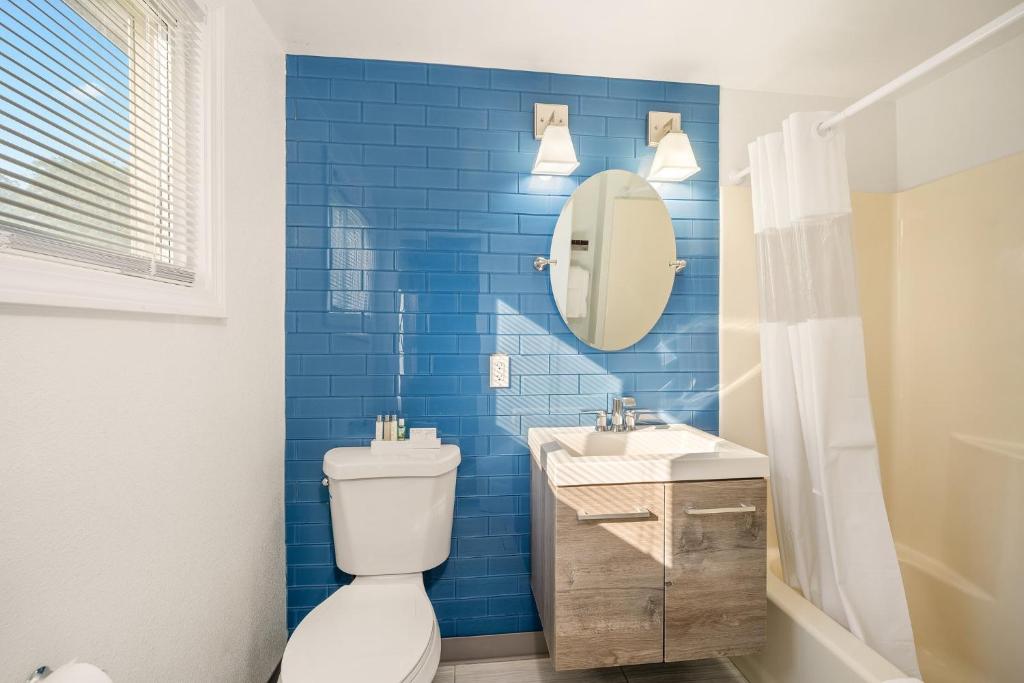 Founder's Brook Motel and Suites Room Type - Standard Queen Room