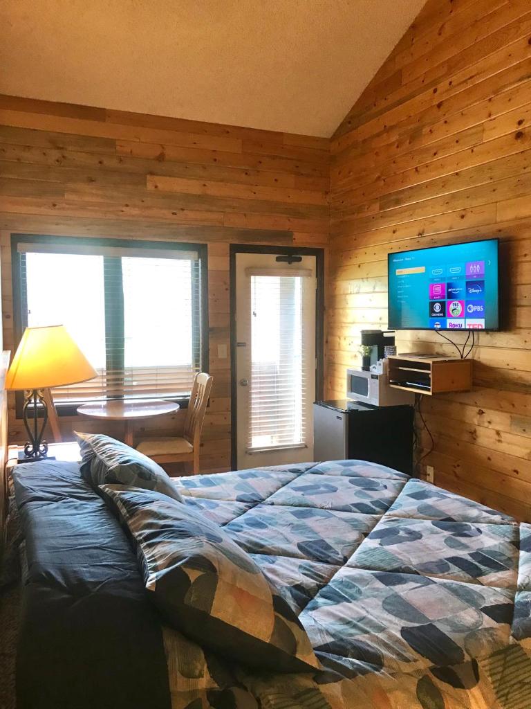 K-Suite-Mt View-Resort-Pool-Hot Tub-Near RMNP & WP