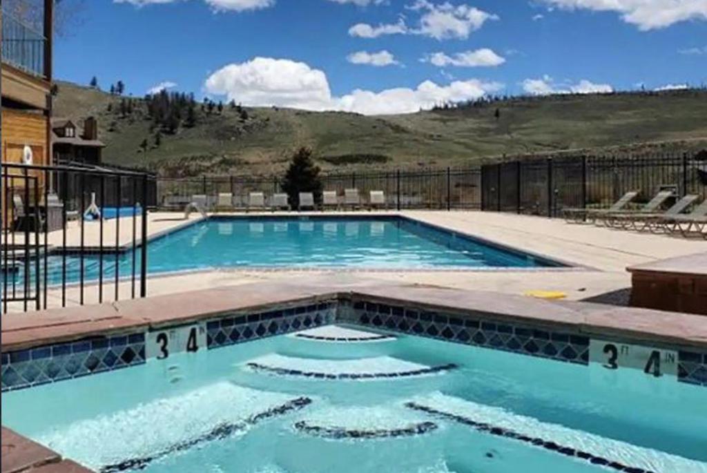 K-Suite-Mt View-Resort-Pool-Hot Tub-Near RMNP & WP photo 3