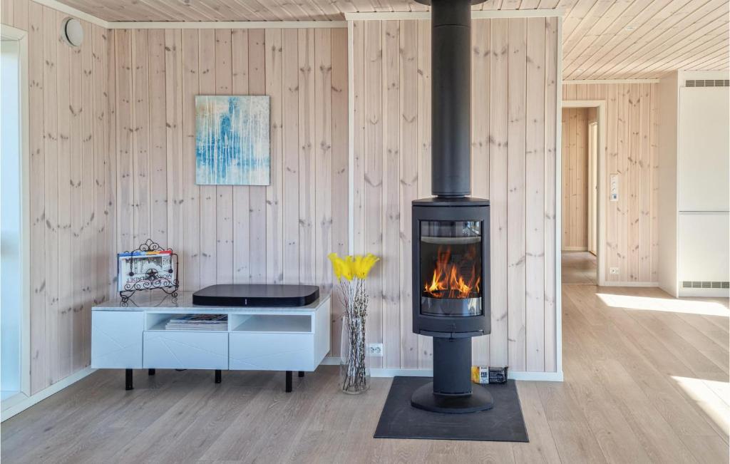 Stunning Home In Frvik With Wifi And 4 Bedrooms photo 3