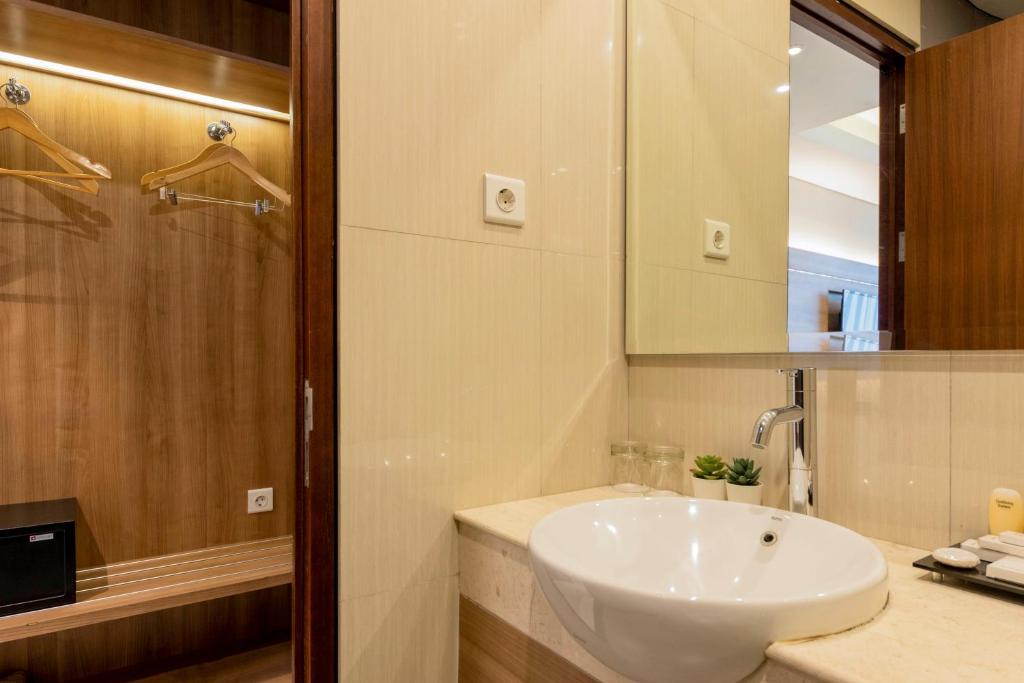 Antero Hotel Jababeka Cikarang photo 4