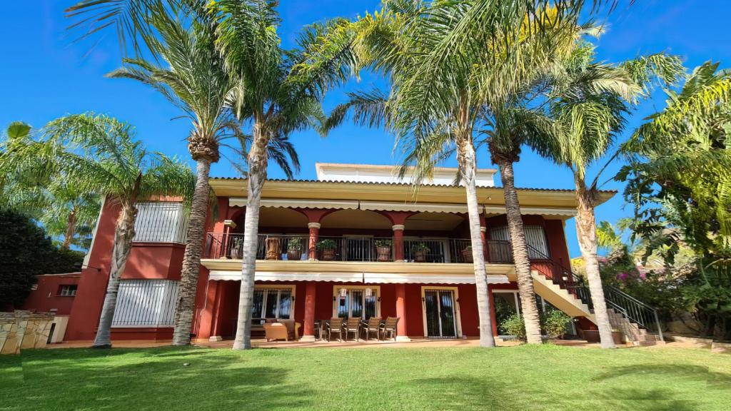 10 Bedroom 5 Star Luxury Villa & Heated Pool for 5 to 30 Guests near Alicante photo 2