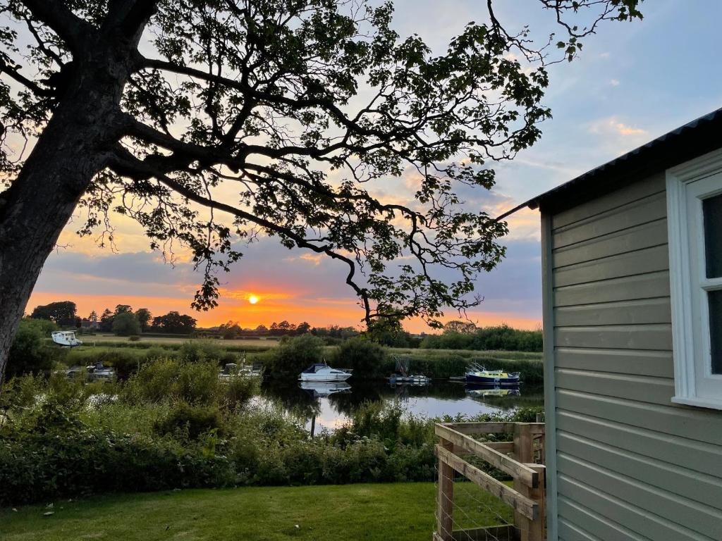 The Hut by the River photo 1